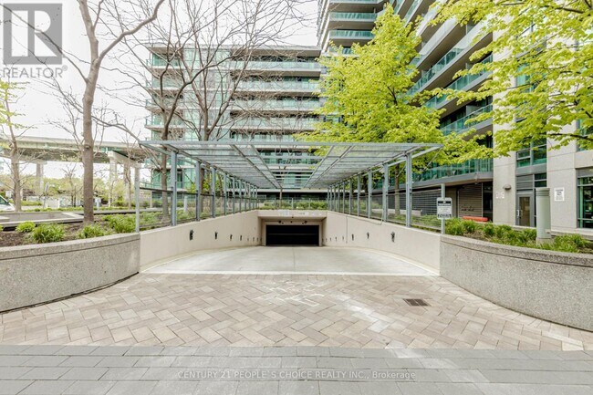 Building Photo - 215 Fort York Blvd