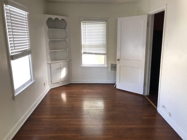 Building Photo - 2814 S Alameda St