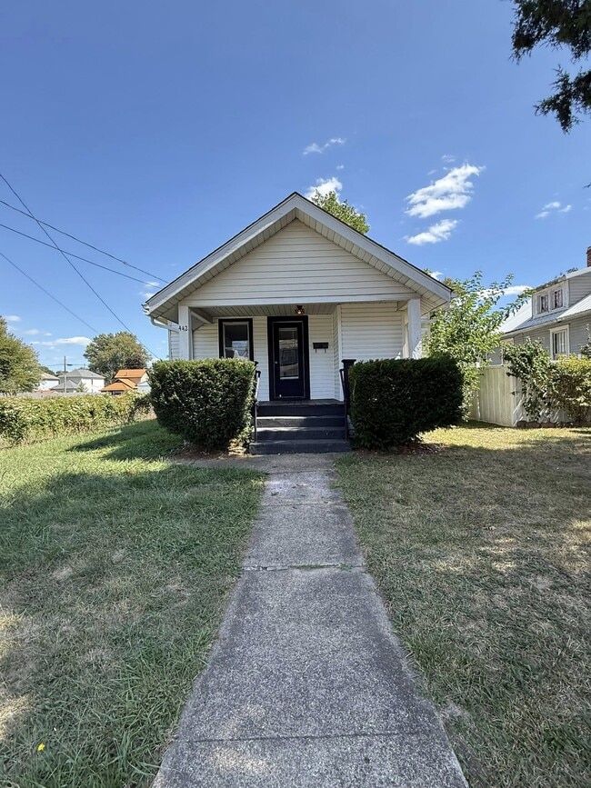 Building Photo - 442 Schaum Ave