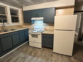 Building Photo - 629 E Broadway St