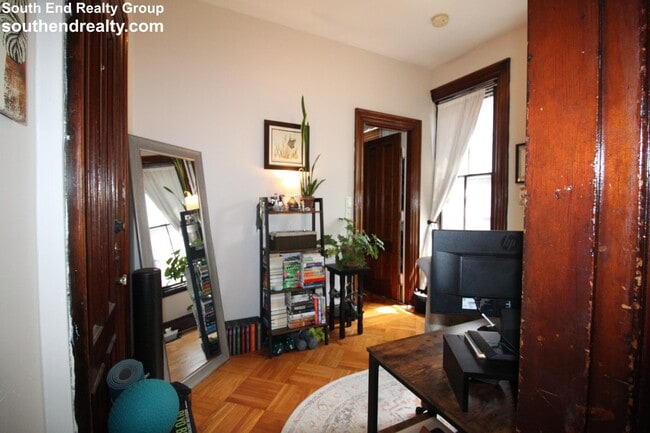 Foto del edificio - 517 E Broadway
