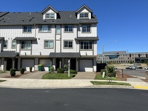 Building Photo - 12949 SW Meadbrook Ln