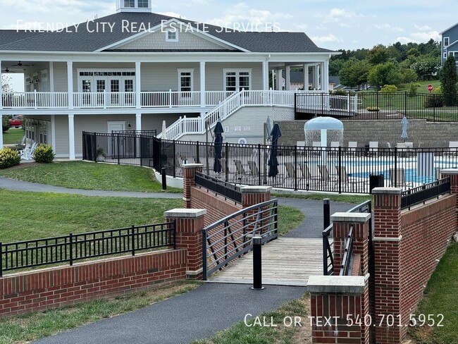 Foto del edificio - Beautiful Preston Lake Townhome!