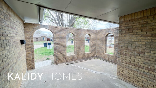 Building Photo - 2808 SW 88th St
