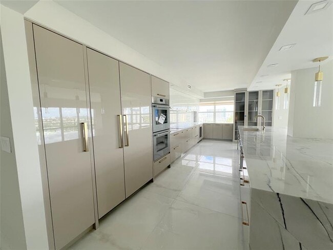 Building Photo - 3410 Galt Ocean Dr