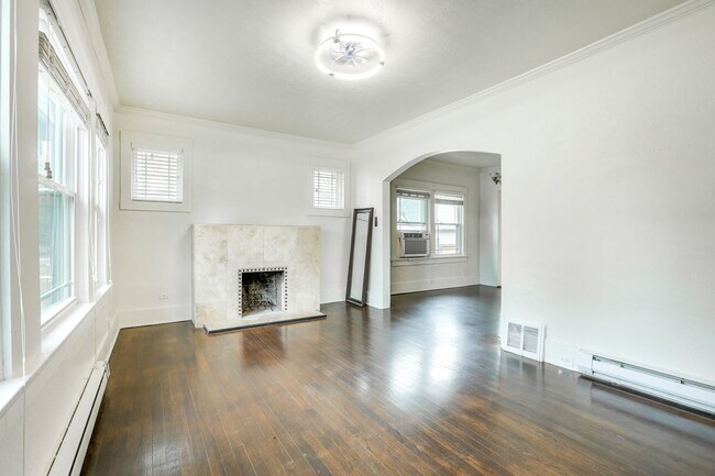 Foto del edificio - 848-852 S Logan St.