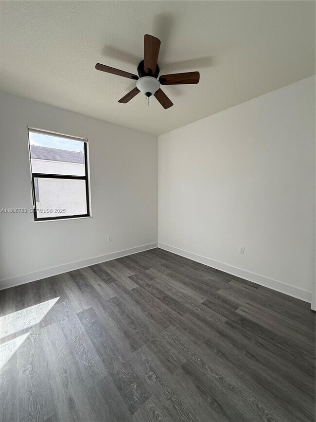 Foto del edificio - 10449 NW 82nd St