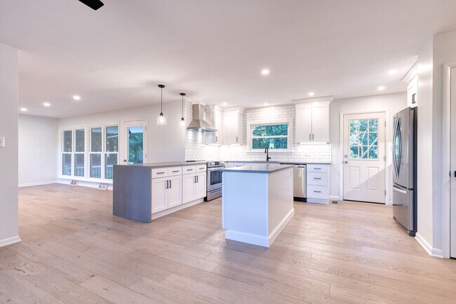 Photo - 1301 Hollingsworth Rd House