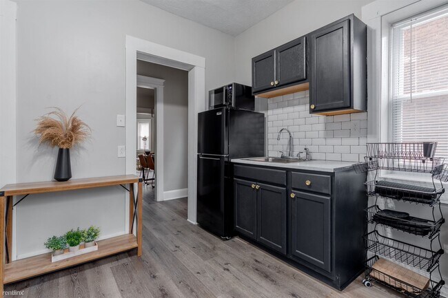 Foto del edificio - 3 br, 2 bath House - 2299 East 93rd Street