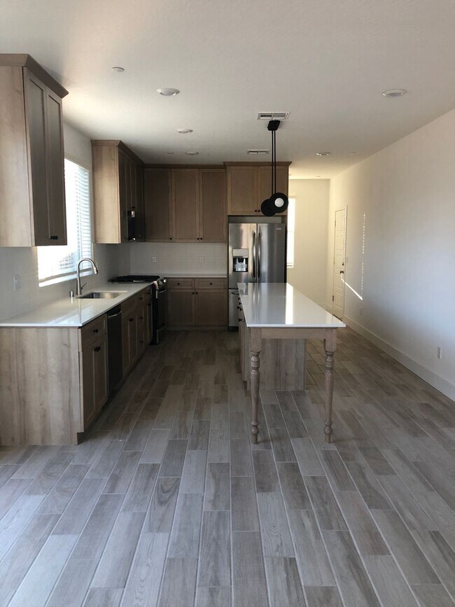 Building Photo - Gorgeous 2 story; 3 bedroom / 2.5 bath Home