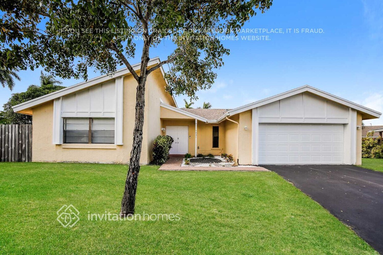 Foto principal - 9841 NW 31st Pl