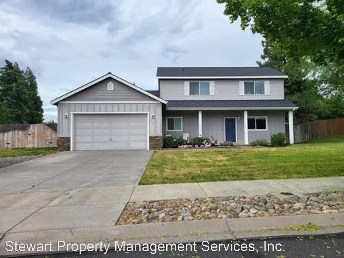 3 br, 2.5 bath House 711 Quail Point Drive House Rental in Klamath