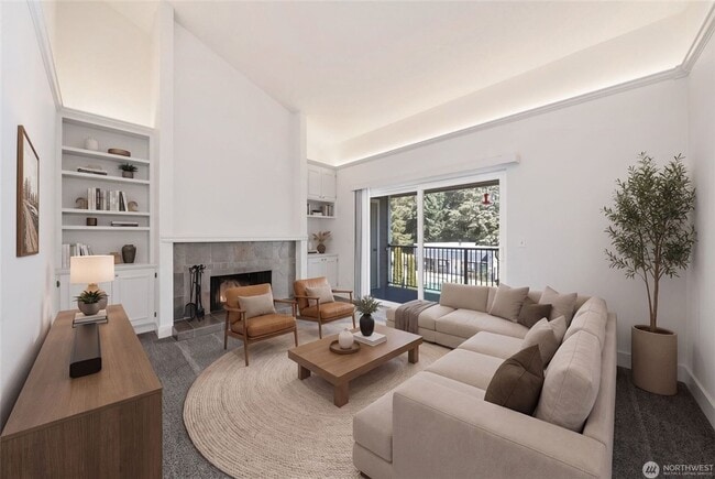 Building Photo - 4641 W Lake Sammamish Pkwy SE
