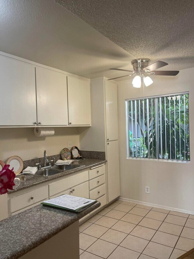 Foto del edificio - 5711 Fulcher Ave