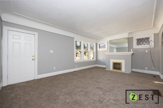 Foto del edificio - 3783 Tyler St