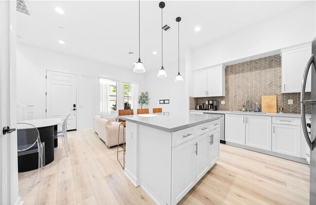 Building Photo - 856 Francesca Dr