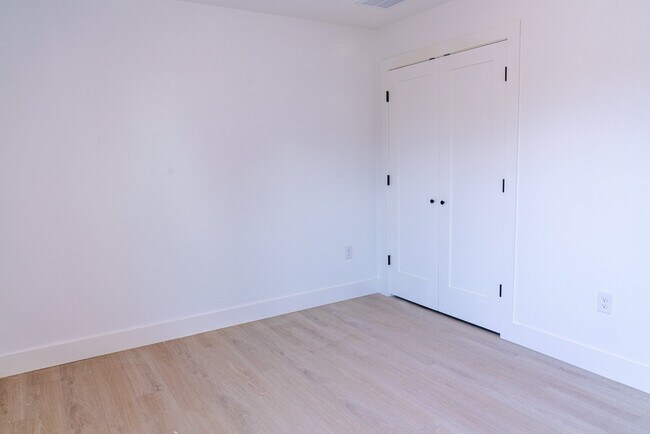 Foto del edificio - 1142 Mansell Ave