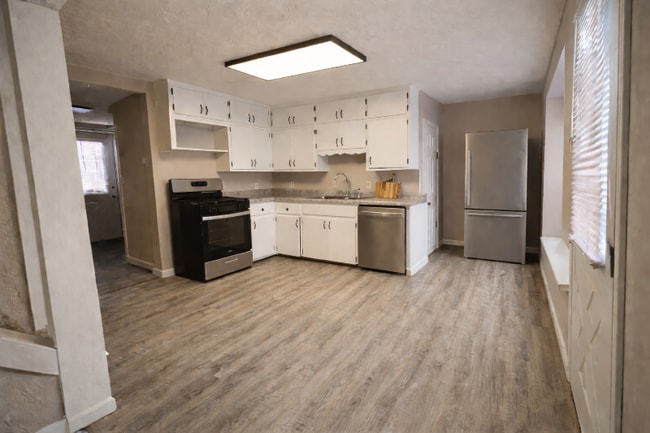 Building Photo - 108 E Cleveland St