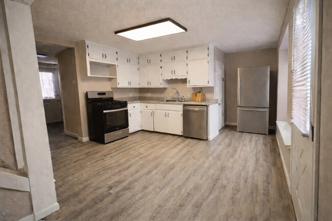 Foto del edificio - 108 E Cleveland St