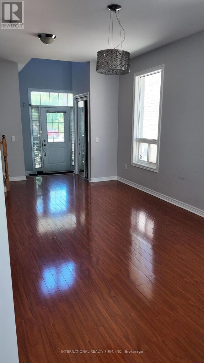 Building Photo - 943 Ledbury Crescent