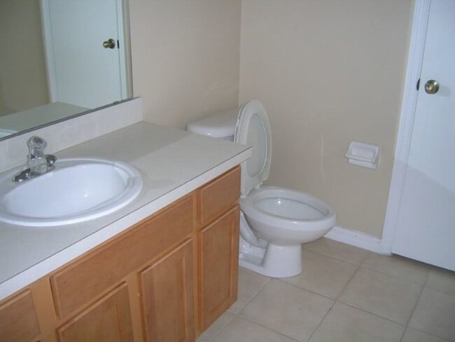 Freshly Painted 3-Bedroom Townhome with Garage and Driveway Parking, in St. Cloud, Florida - Freshly Painted 3-Bedroom Townhome with Garage and Driveway Parking, in St. Cloud, Florida