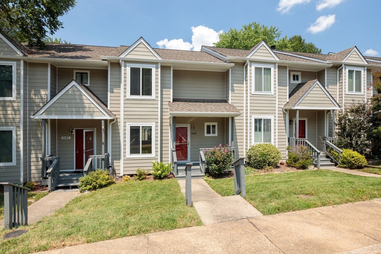 Primary Photo - Charming 2 Bedroom/1 Bath Townhome in Henr...