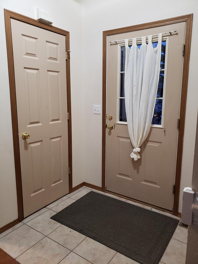 Building Photo - 316 Greenway Ct