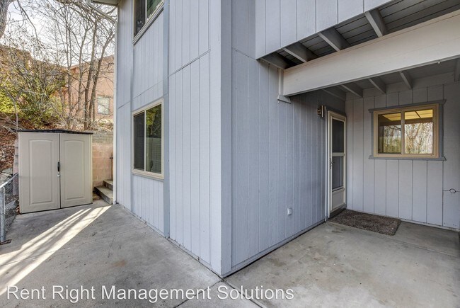 Building Photo - 533 S Cortez St