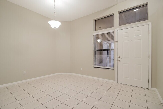 Foto del edificio - 1052 Alpug Ave