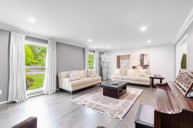 Photo - 820 Ridge Dr House