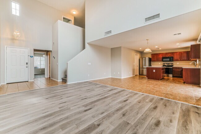 Foto del edificio - 1112 W Vineyard Plains Dr