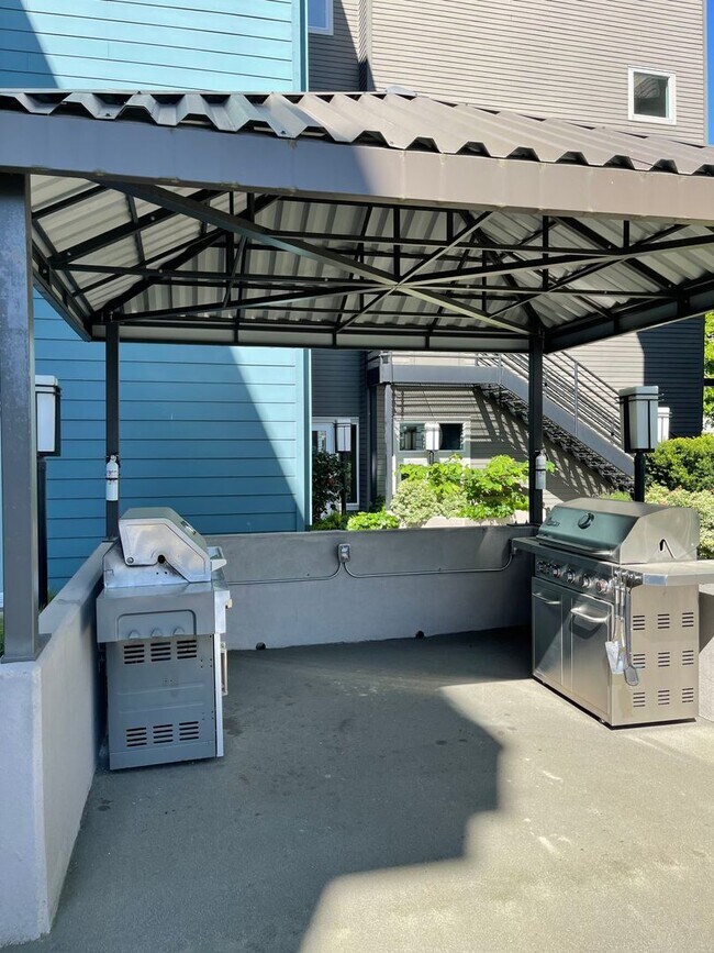 Foto del edificio - Move in Special, $800 OFF 1ST MONTH!! Grea...