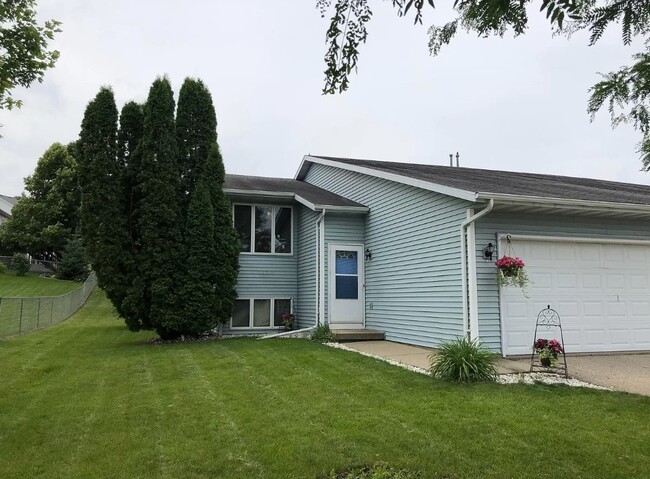 Building Photo - 204A E Parkview St