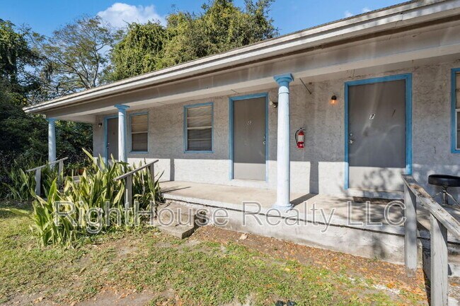 Foto del edificio - 2430 Tanglewood St