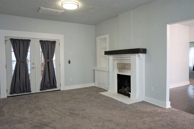 Foto del edificio - 2 BED 1 BATH DUPLEX MESTA PARK
