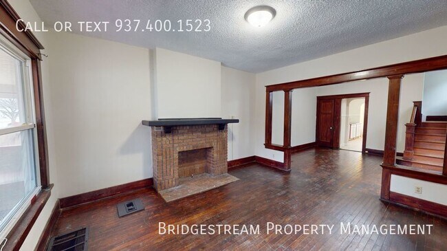 Building Photo - Updated 3 bedroom, 1 bath duplex in North ...