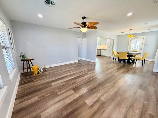 Building Photo - 4117 Emerson St