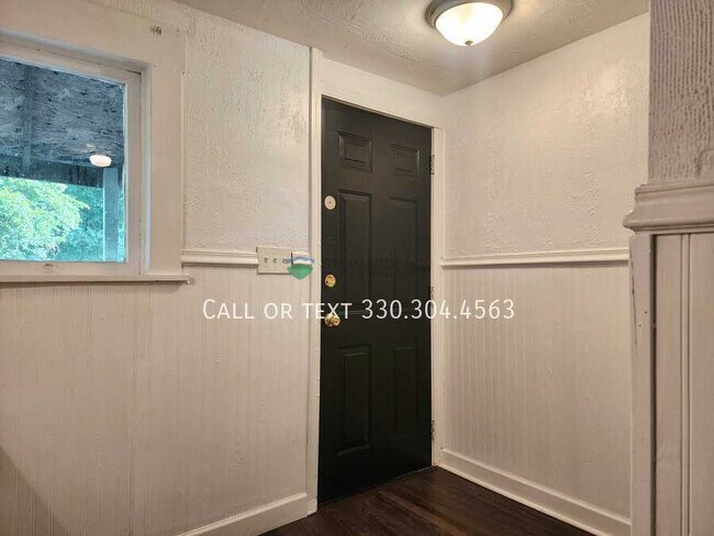 Foto del edificio - 2823 Columbus Rd NE