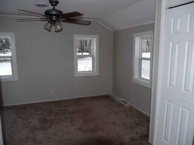 Building Photo - 1861 N Aurelius Rd