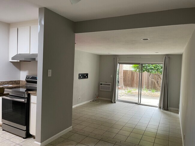 Sala de estar - 1591 Ellis St