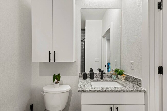 Foto del edificio - 596 W 9th St