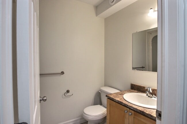 Building Photo - 132 almab