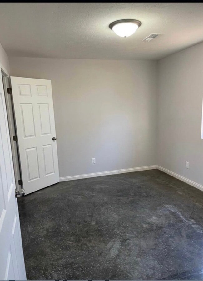 Building Photo - 149 Tracker Ln