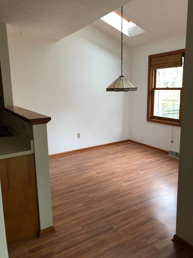 Building Photo - 23 Woodside Dr