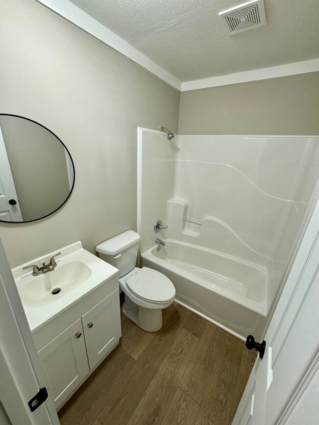 Building Photo - Beautifully Renovated Tiny Home!