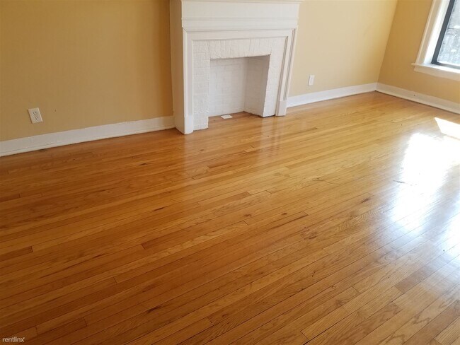 Building Photo - 2 br, 1 bath Apartment - 6873 S Crandon Ave