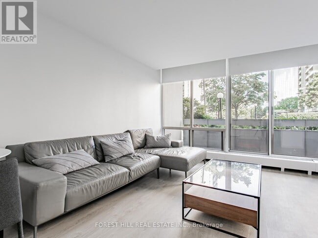 Photo du bâtiment - 377-377 Ridelle Ave