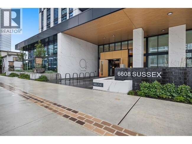 Building Photo - XX XX-6608 SUSSEX AVENUE