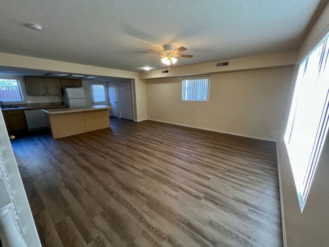 Building Photo - Dixie Downs Townhouse