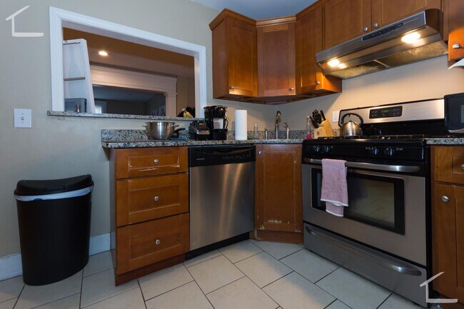 Building Photo - HOT BROOKLINE LISTING!!!!!